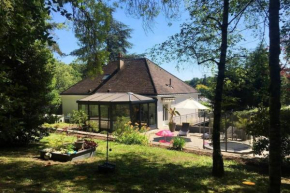 Large house 800 meters from Tours in lush greenery